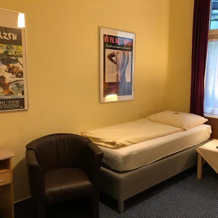 Alpha Hotel Garni-3